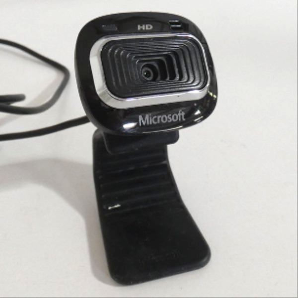Voir photo 2 de WebCam LifeCam HD - 3000 Microsoft (boite d'origine) WebCam LifeCam HD - 3000 Microsoft (boite d'origine) Très bon état - Vue 2 -